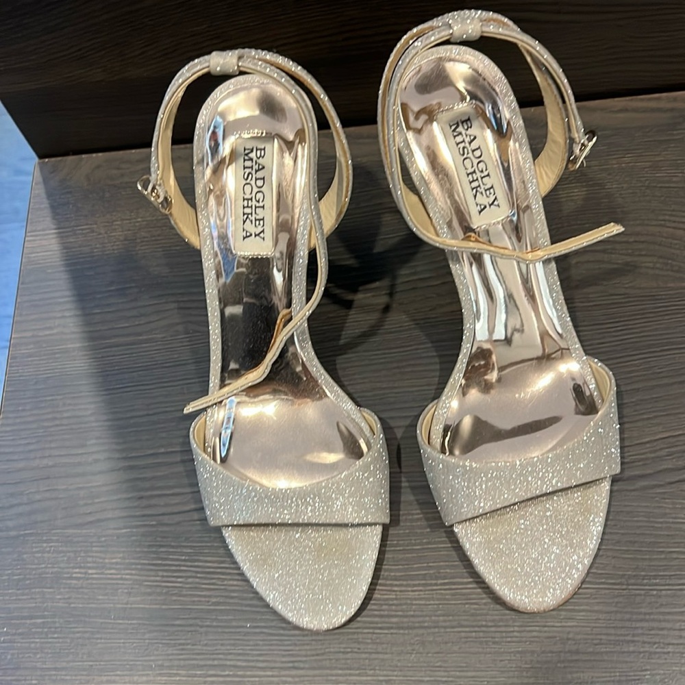 Badgley mischka heels champagne size 7